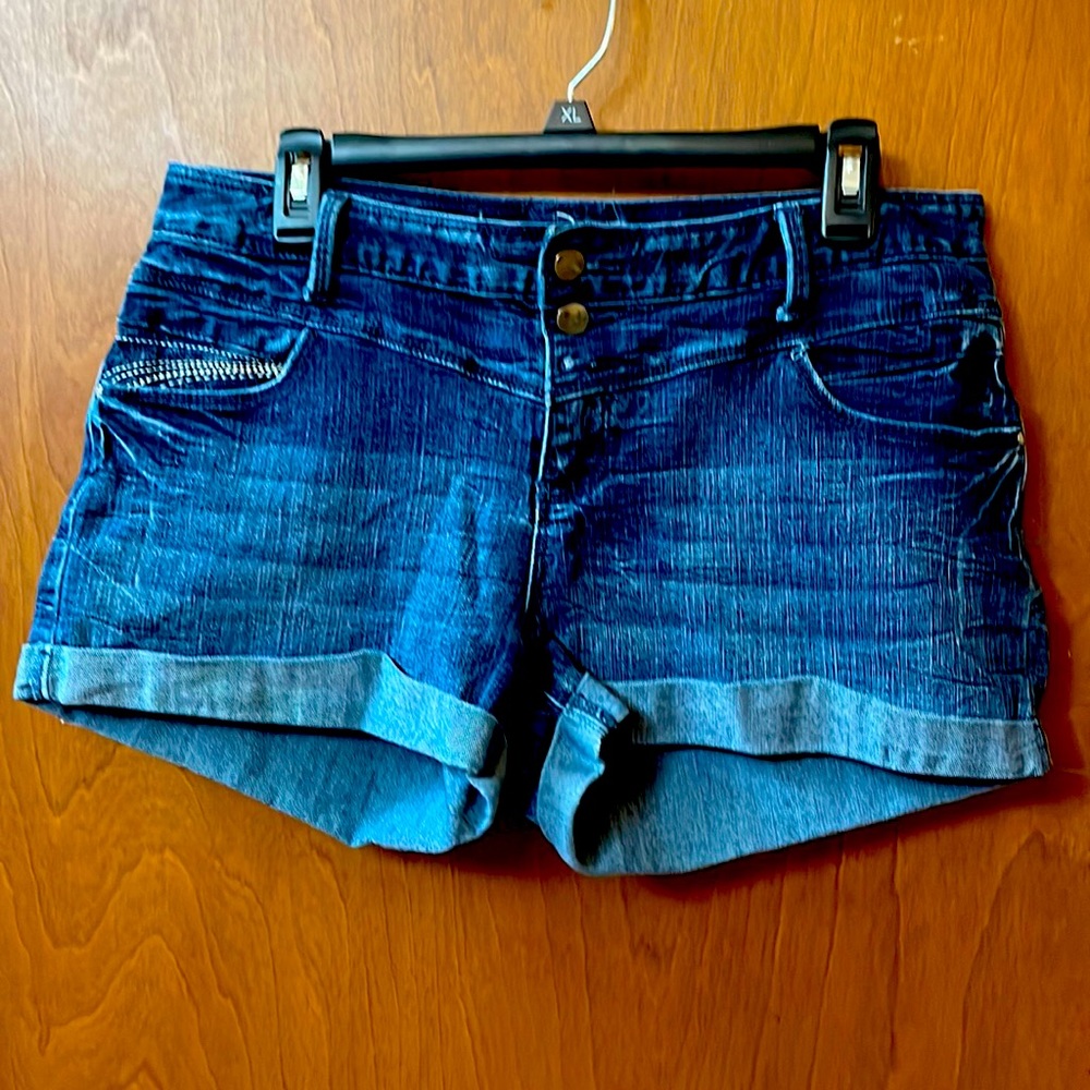 Ariya jean shorts. Size 15/16.